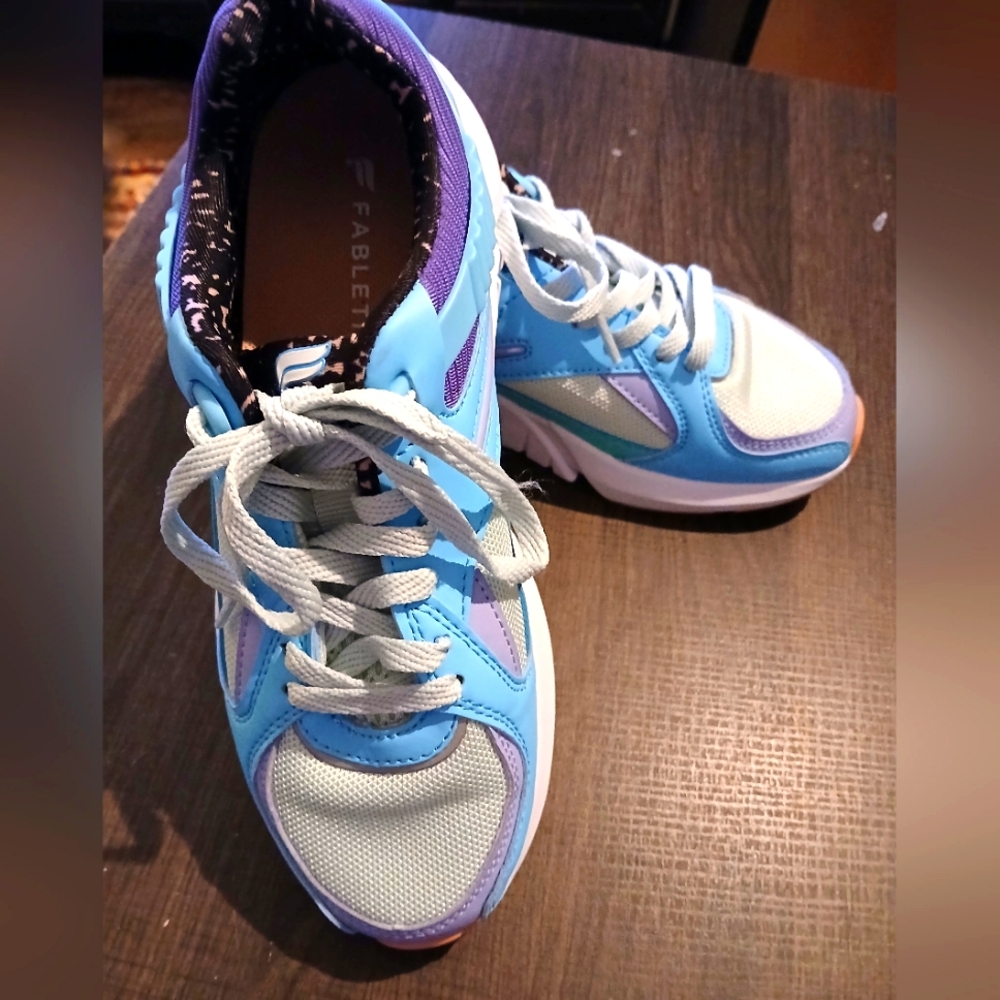 Fabletics Blue and White Sneakers Women's Size 6.5.      FF#10